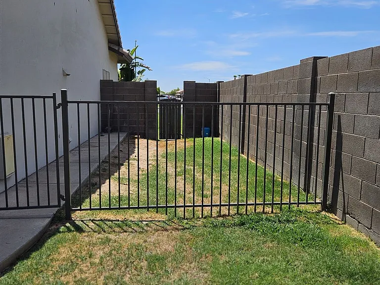 1325 S 28th Dr — Photo 29