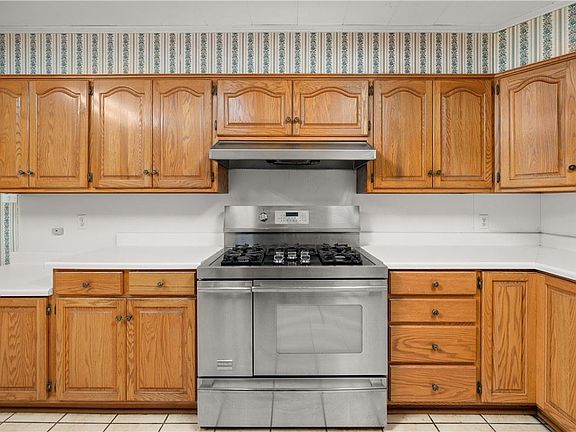 4th image of 1062 Horseshoe Dr