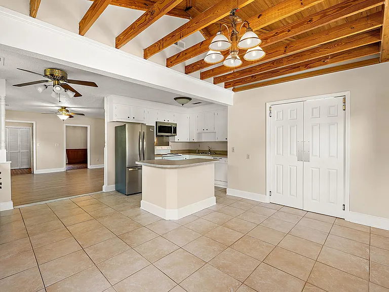 13 Joyce Ave — Photo 4