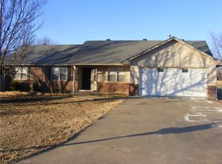 22670 Oakview Rd, Siloam Springs, AR 72761