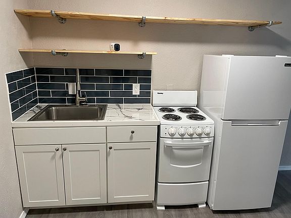 2nd image of 318 Princeton Dr SE #2