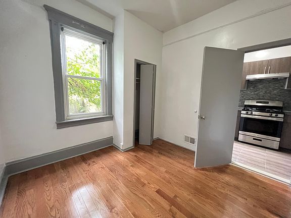 5th image of 575 Bramhall Ave #1A