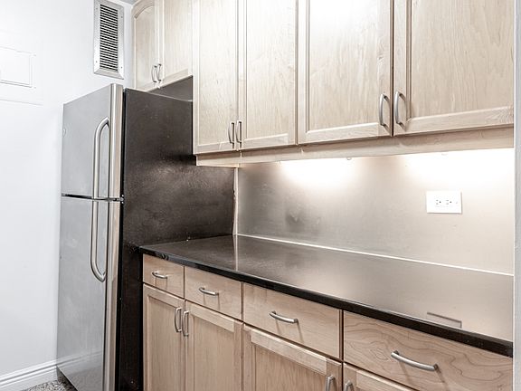 5th image of 201 E 87th St APT 4H