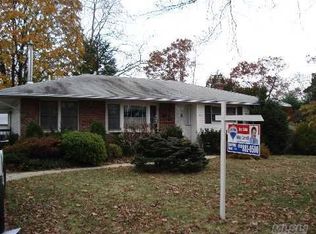 251 W 10th St, Deer Park, NY 11729