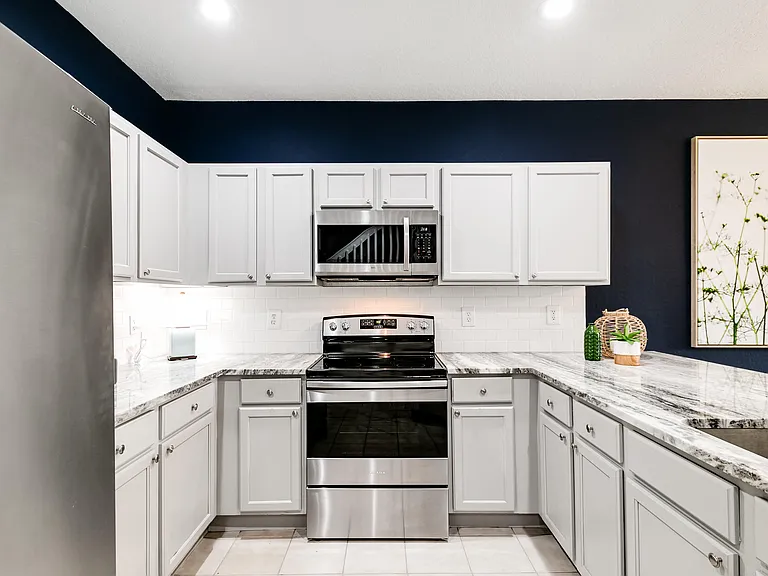 13354 Georgian Ct — Photo 10