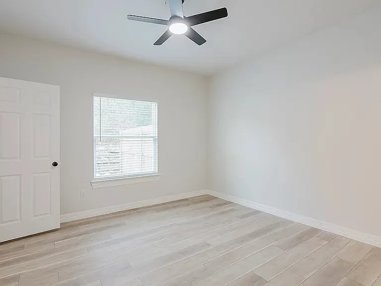 701 Lisa Ln — Photo 12