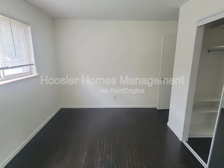 770 E 61st St #1 — Photo 9