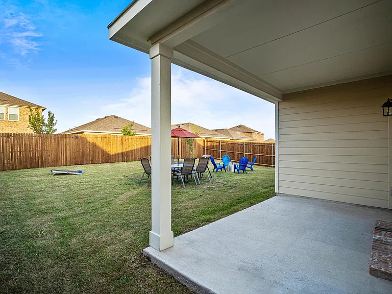 766 Camden Dr — Photo 36