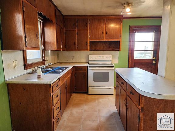 3rd image of 11 Ventura Ln