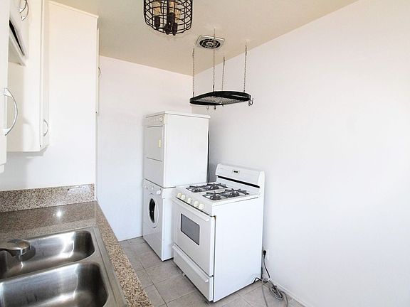 5th image of 1426 Manhattan Beach Blvd #A