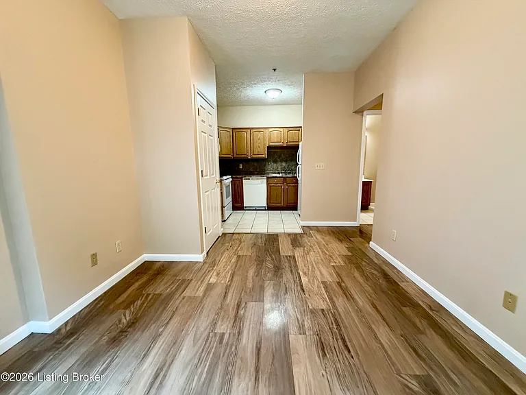 907 E Hackberry St #1 — Photo 2