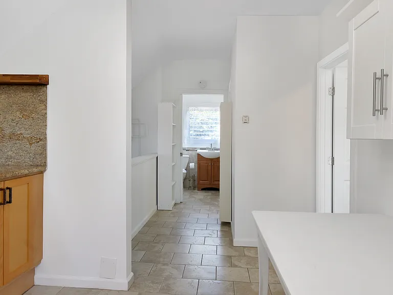 707 Washington St #B — Photo 5