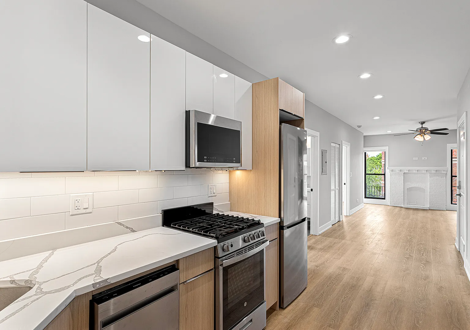 2 bed, 677 sqft, $1,878 — Photo 2