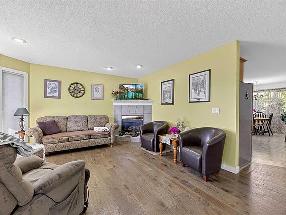3rd image of 1514 E Mary Pl