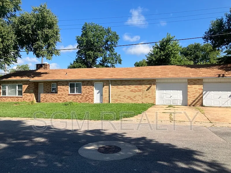 4 bed, 2.5 bath, 2415 sqft, $2,600 — Photo 1
