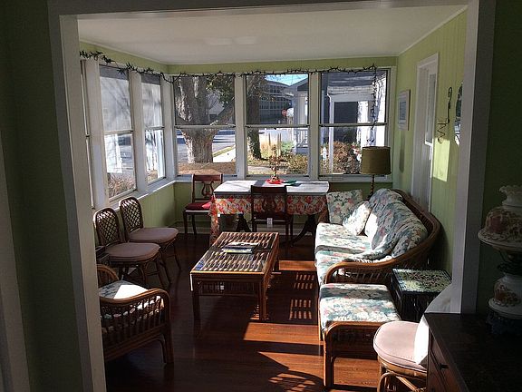 Mainhouse front sunroom