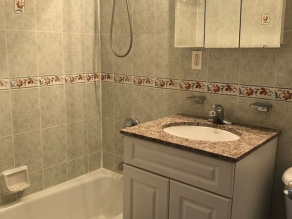5th image of 3218 Cambridge Ave Floor 1