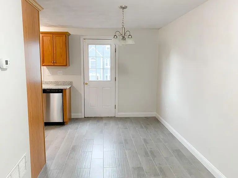 1835 Middlesex St — Photo 6