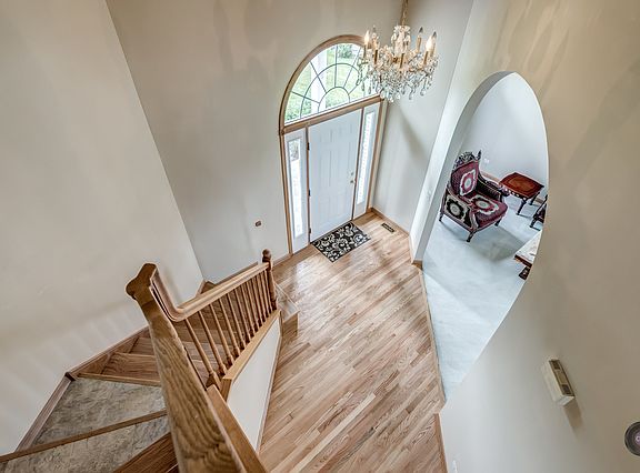 3rd image of 615 Goldenrod Dr