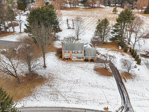 2nd image of 24 Turkey Hollow Rd