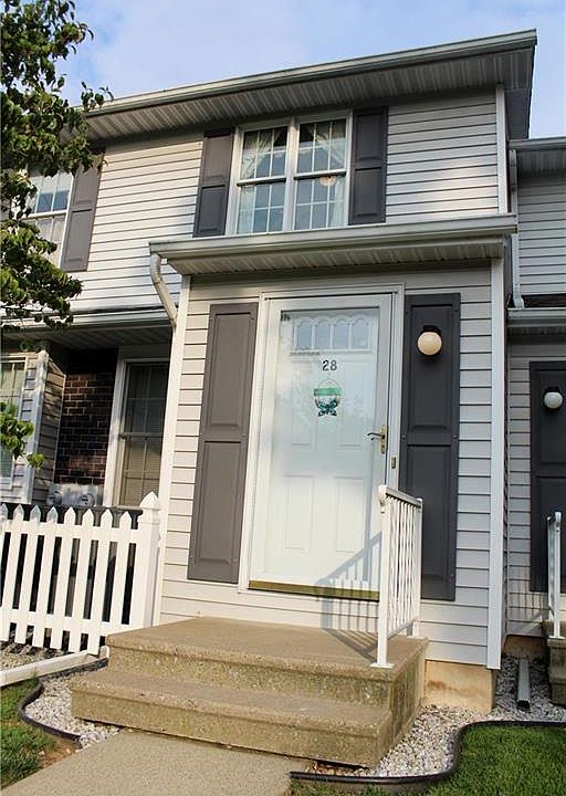 1st image of 28 Lawnherst Ct