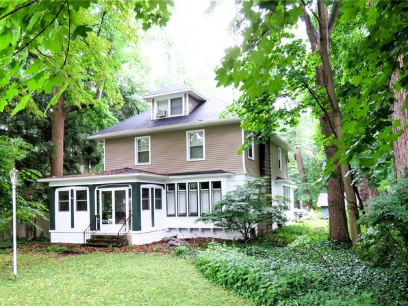 225 Penfield Rd, Rochester, NY 14610
