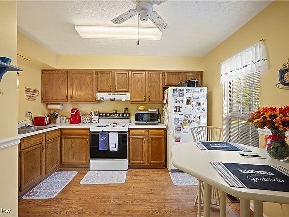 4th image of 8013 Amberly Cir NW