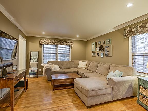 5th image of 9413 Connell Dr