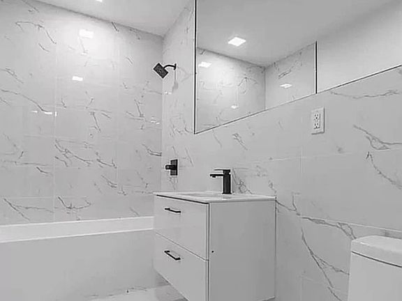 5th image of 426 Wythe Ave #301