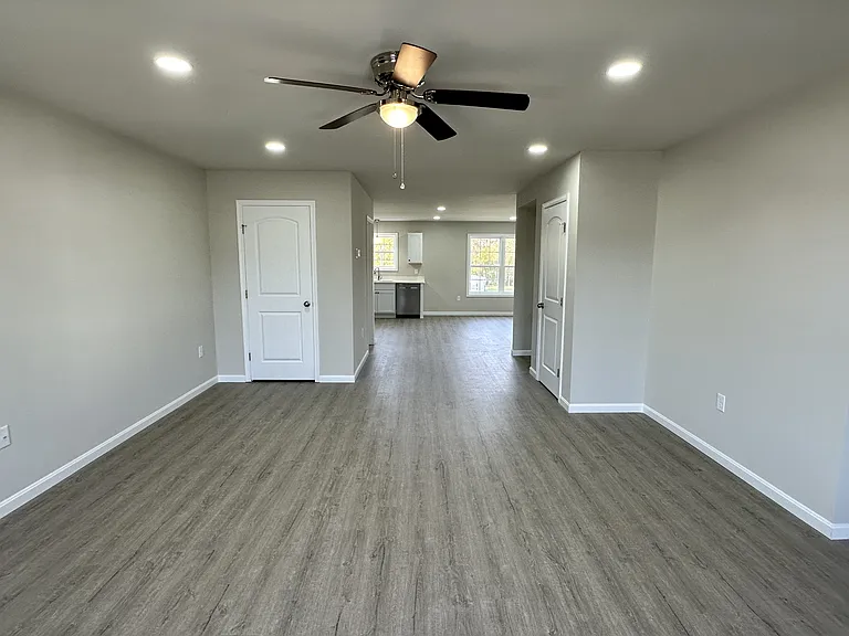 226 Rojan Rd — Photo 12