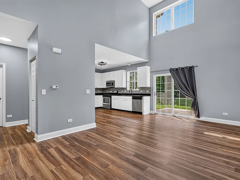 Clover Dr — Photo 5
