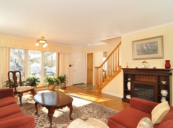 3rd image of 90 Wood Ave