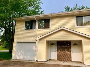 3253 Valley Ridge Dr, Eagan, MN 55121