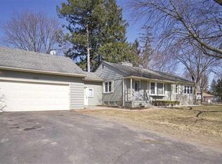 2596 Elsinore Dr, Waterford, MI 48328