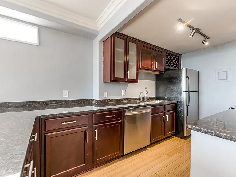 700 E 8th St #16-O — Photo 2