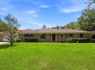 116 Ten Lake Dr, Defuniak Springs, FL 32433