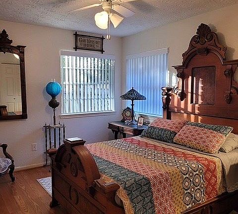 5th image of 3318 Cave Springs Dr