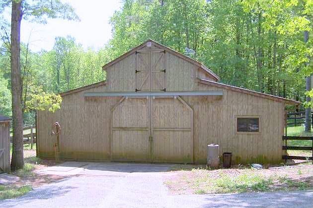 5 stall Barn
