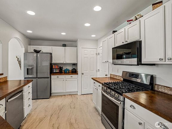 3rd image of 17717 16th Avenue E
