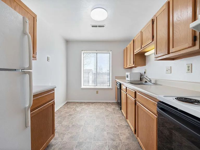 Foxridge Apartment Homes — Photo 148