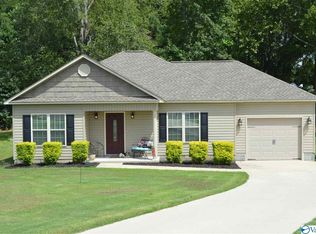 1 Robin Ct, Hartselle, AL 35640