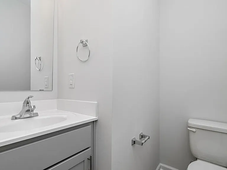 2109 Aldrich — Photo 8