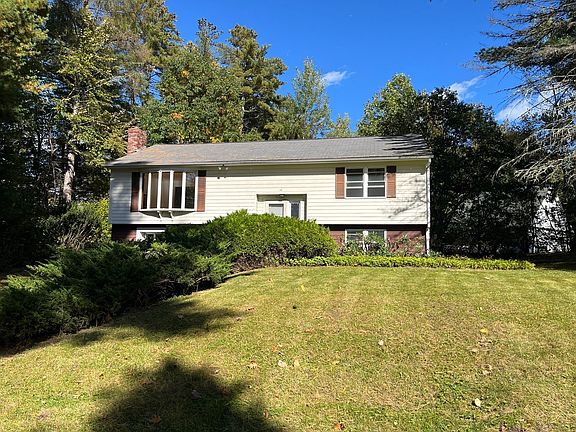 3rd image of 10 Douglas Dr