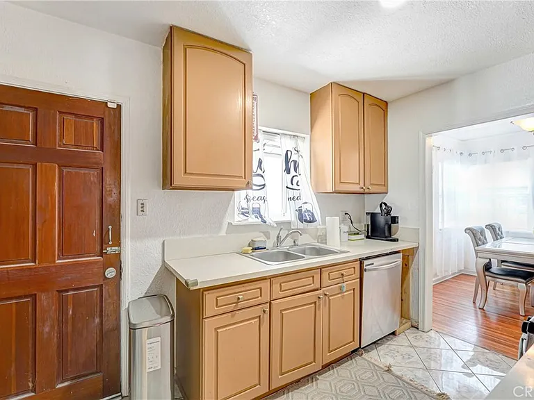 619 E Fairview Blvd — Photo 4