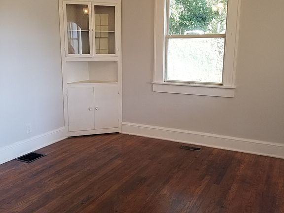5th image of 101 Sylvania Ave