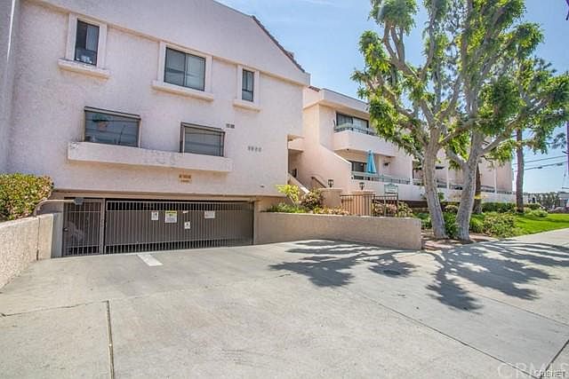 2nd image of 9906 Owensmouth Ave Unit 21