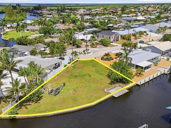 12100 Moon Shell Dr, Matlacha Isles, FL 33991