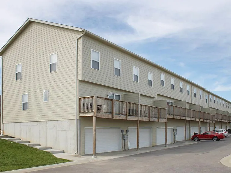 3 bed town homes with 2 car garage