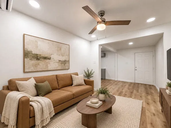 2223 N San Antonio Ave #1B, Pearland, TX 77581