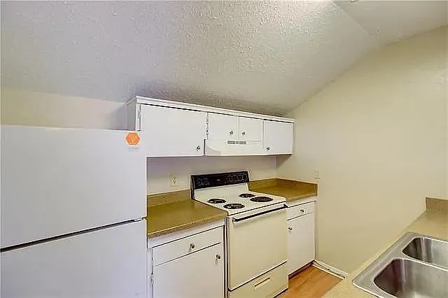 1 bed, 1.0 bath, 600 sqft, $1,100 — Photo 3